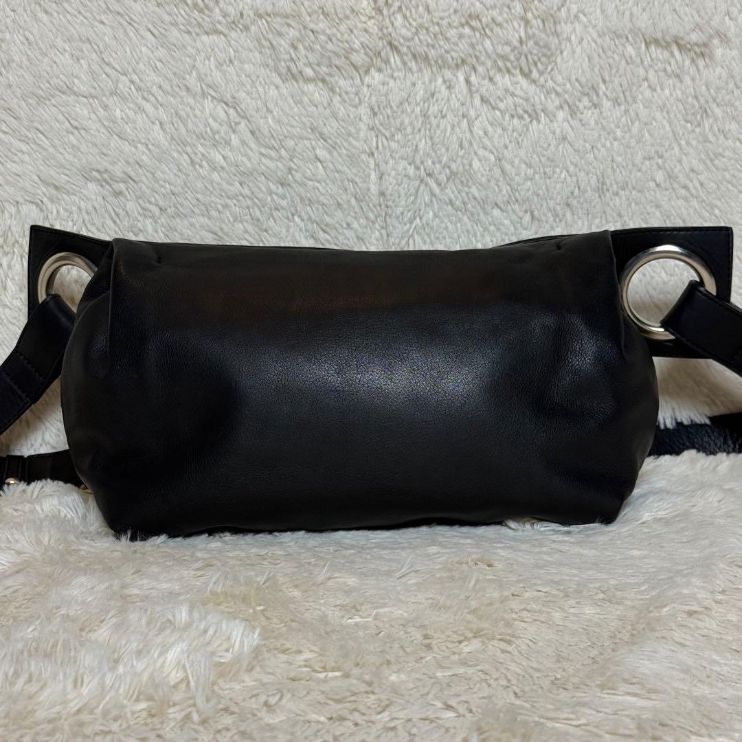 極美 カワカワ kawa-kawa レザー ボディバッグ 斜めがけ 肩掛け 金具