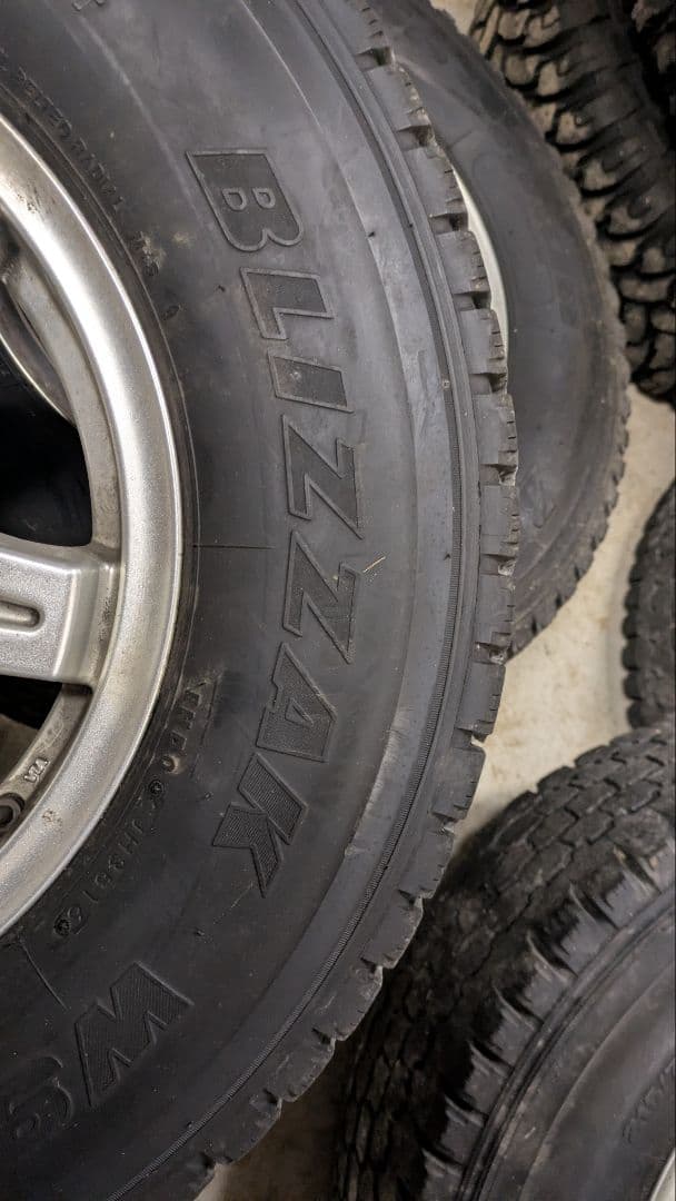 直接引取のみ　奈良　ハイエース　スタッドレスタイヤホイールセット