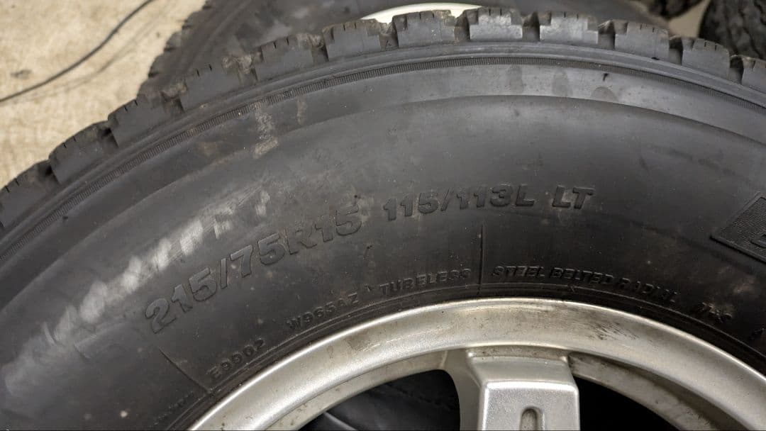 直接引取のみ　奈良　ハイエース　スタッドレスタイヤホイールセット