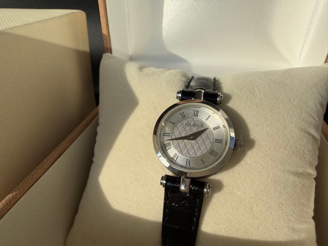 GUCCI グッチ シェリーライン 腕時計 ブラック レディース ブランド