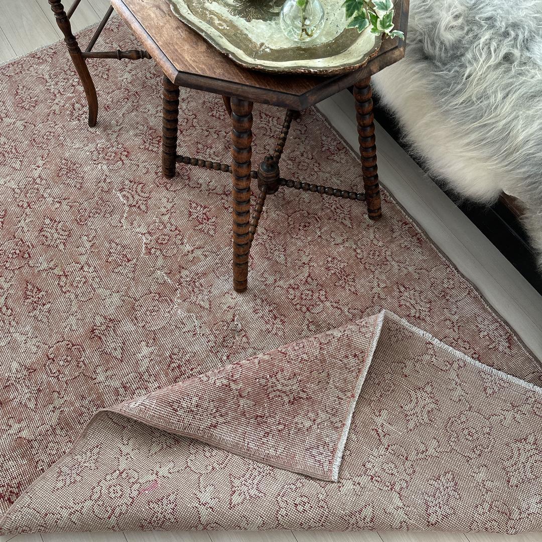 トルコ ヴィンテージラグ A95 レア人気柄 紋章 ピンクベージュ レッド