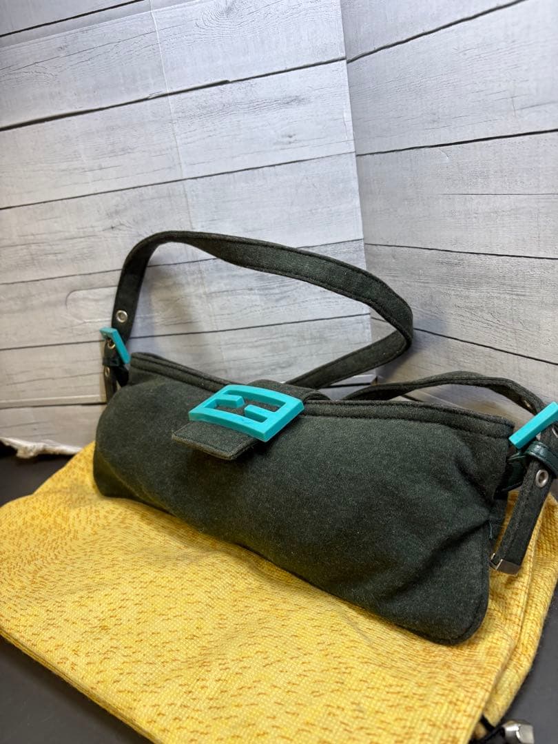 FENDI マンマバケットバッグ　グリーン