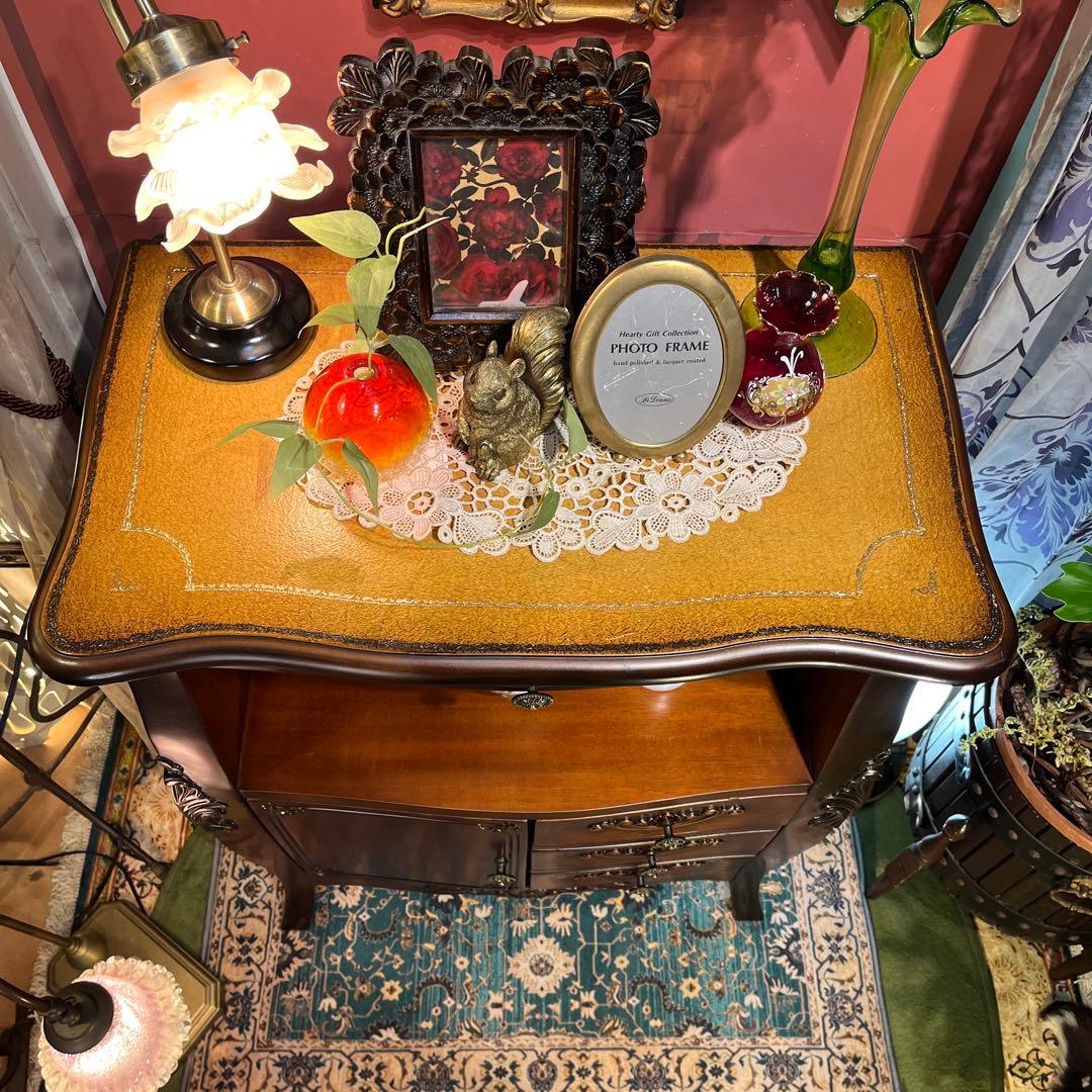 レザートップ　猫脚　アクセントホールキャビネット