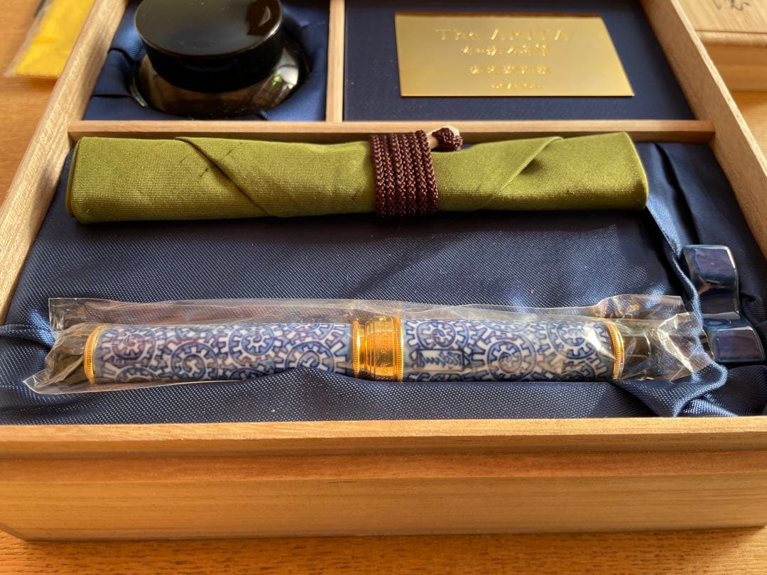 ❣️値下げ❣️稀少 極美品❣️セーラー有田焼万年筆　染付章魚唐草濃（源右衛門窯）❣️