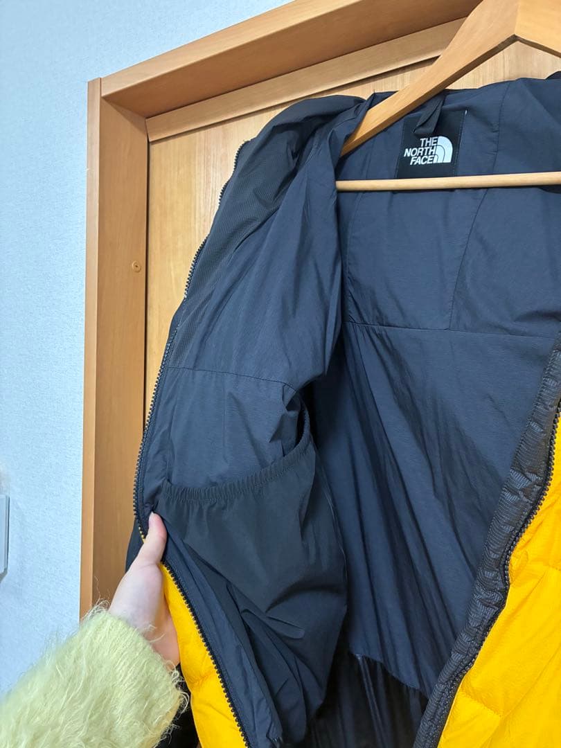 THE NORTH FACE フード付きダウンジャケット 黒/黄色