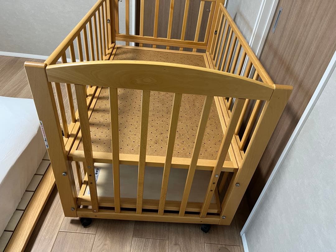 ベビーベッド　ヤマサキ　yamasaki スリーオープンベッド　べッドガード付き