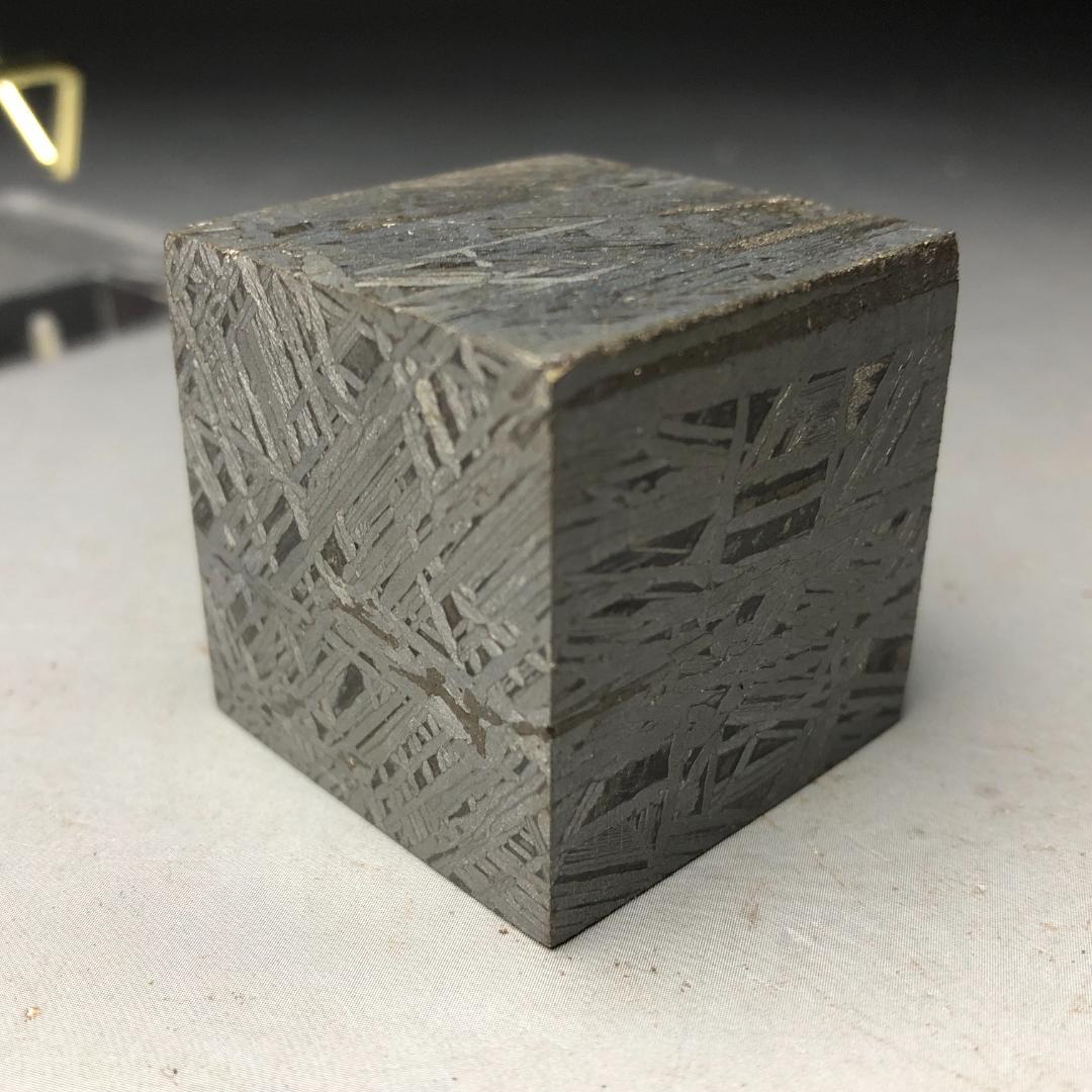 ノアエルアルタイ隕石　メテオライト 立方体　 鉄隕石　美品　重さ342ｇ