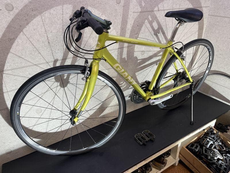 GIANT ESCAPE R3 クロスバイク sizeS　イエローカラー