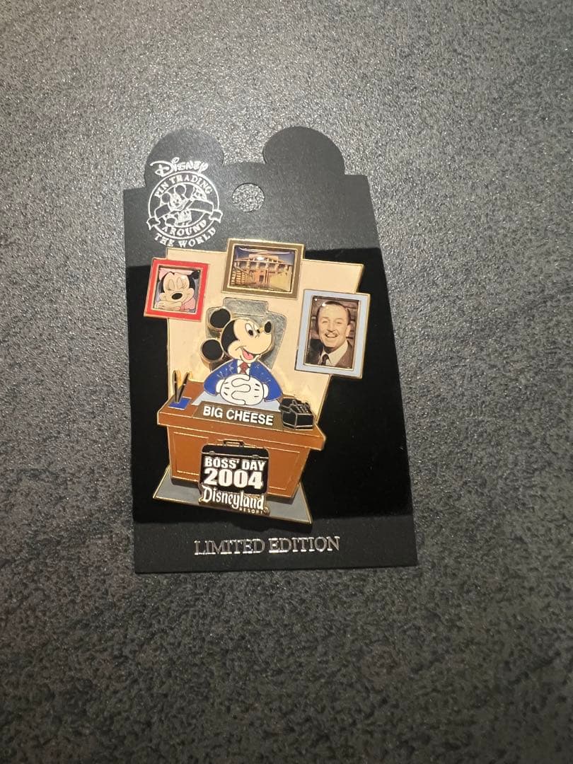 ピンズ・ピンバッジ・缶バッジ WDW waltDisney BOSS DAY pin LE1000 2004