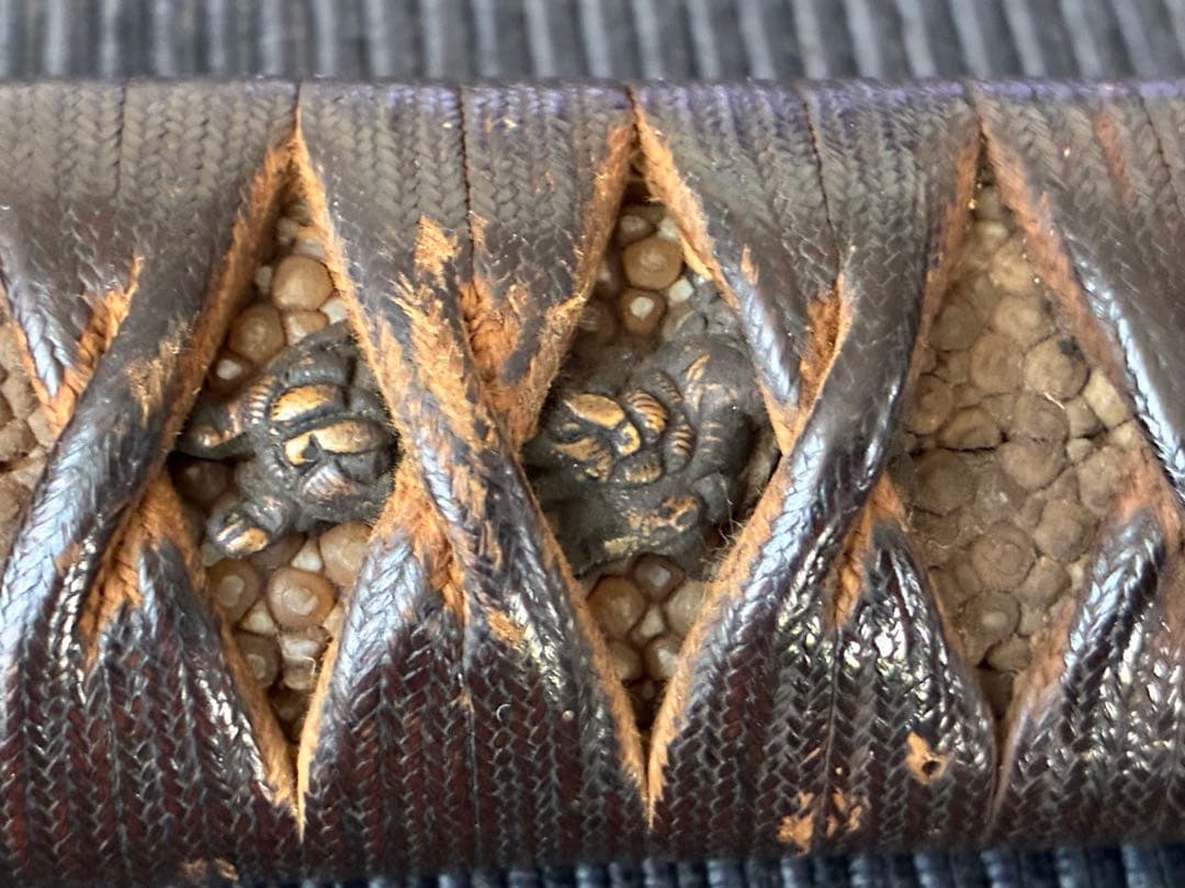 刀装具　脇差　柄前　鉄地縁頭　虎の図目貫　金山風透かし鍔　(江戸時代)