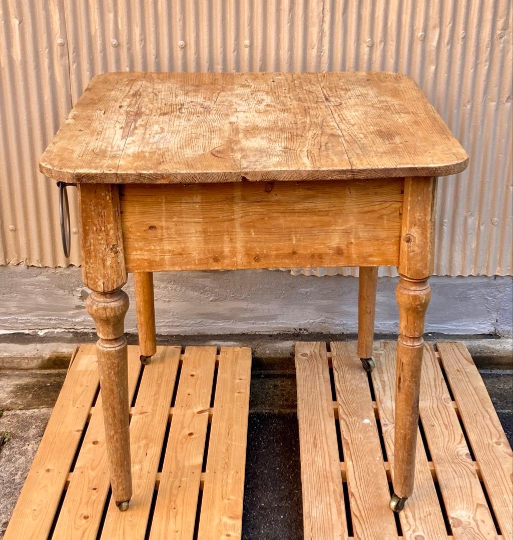 アンティークキャスター付きテーブル