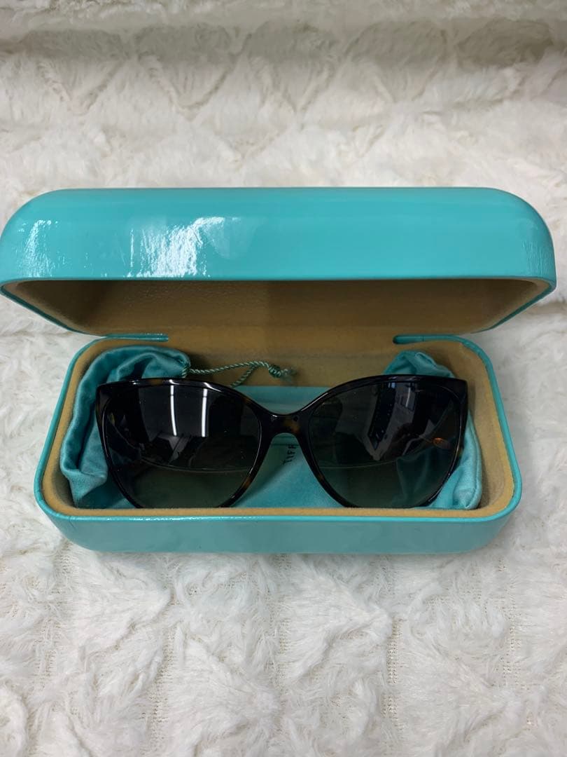 Tiffany & Co. キャットアイサングラス
