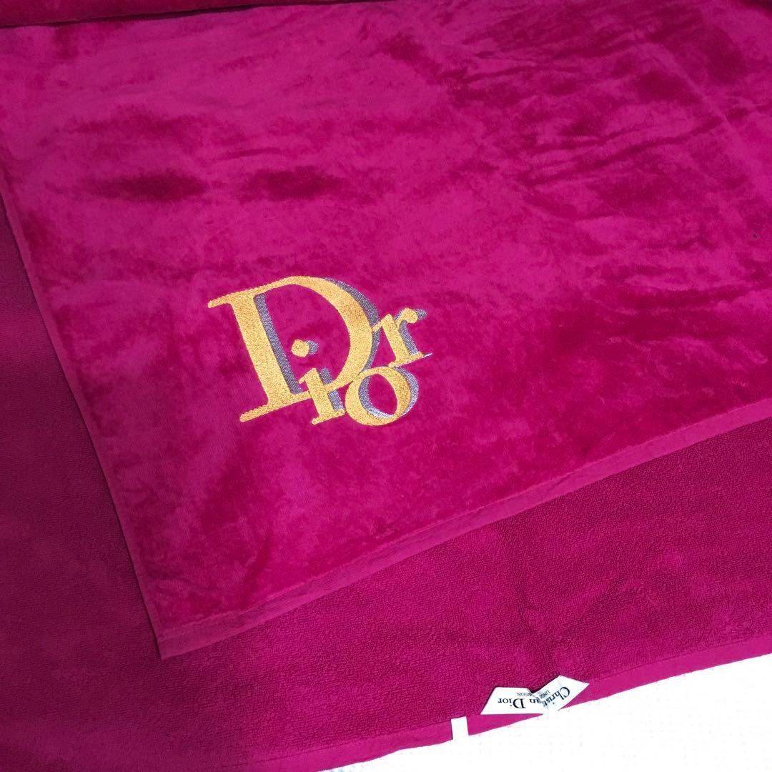Christian Dior　ロゴ刺繍入り　大判バスタオルと大判フェイスタオル