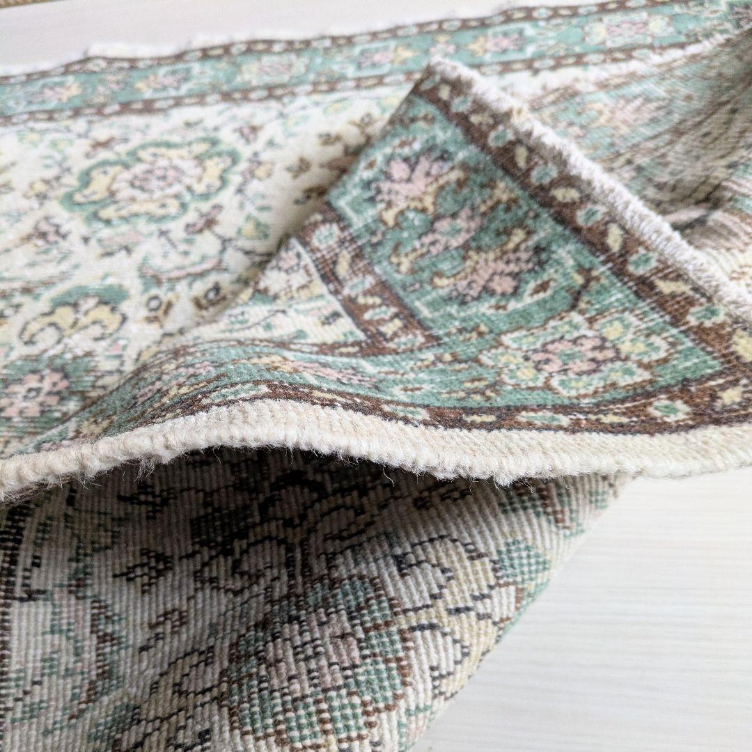 118×207 ベージュ×グリーン　花柄と縁取り　トルコヴィンテージラグ