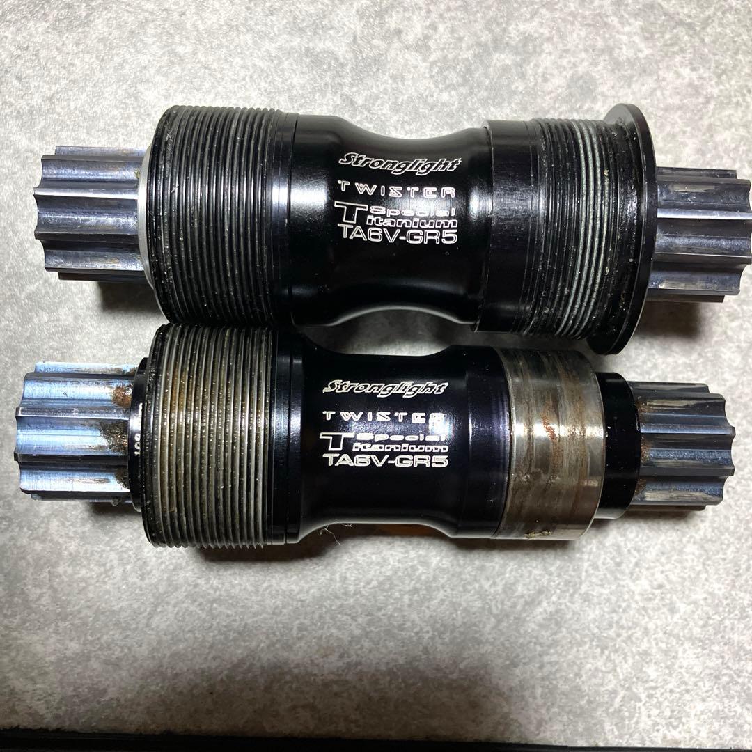 ストロングライト TWISTER BBボトムブラケット(チタン)