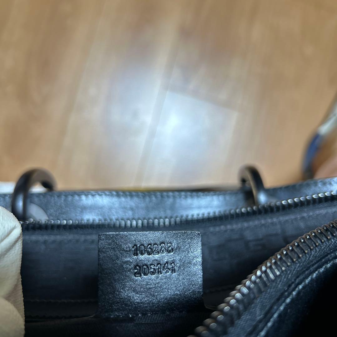 美品　グッチバック　レザー