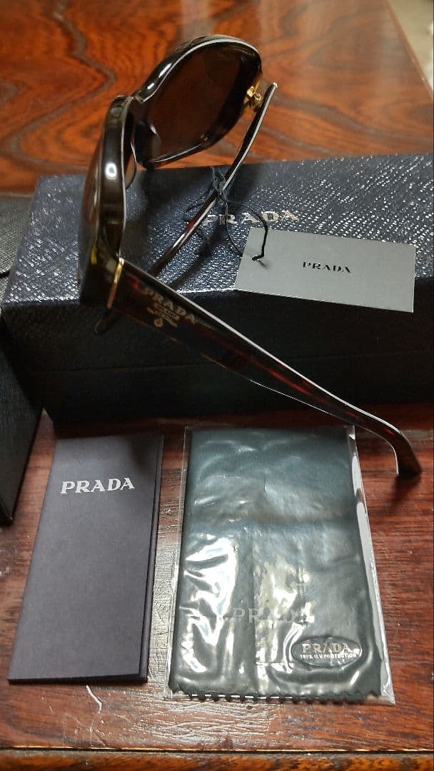 PRADA ラウンド型 サングラスべっ甲柄 細身∶未使用に近い美品✨