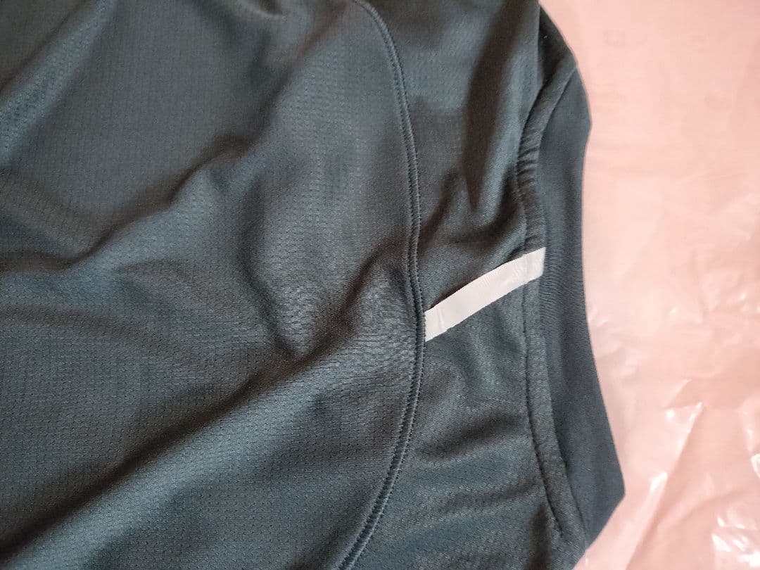 asics actibreeze ベンテッドメッシュtシャツ と7in ショーツ