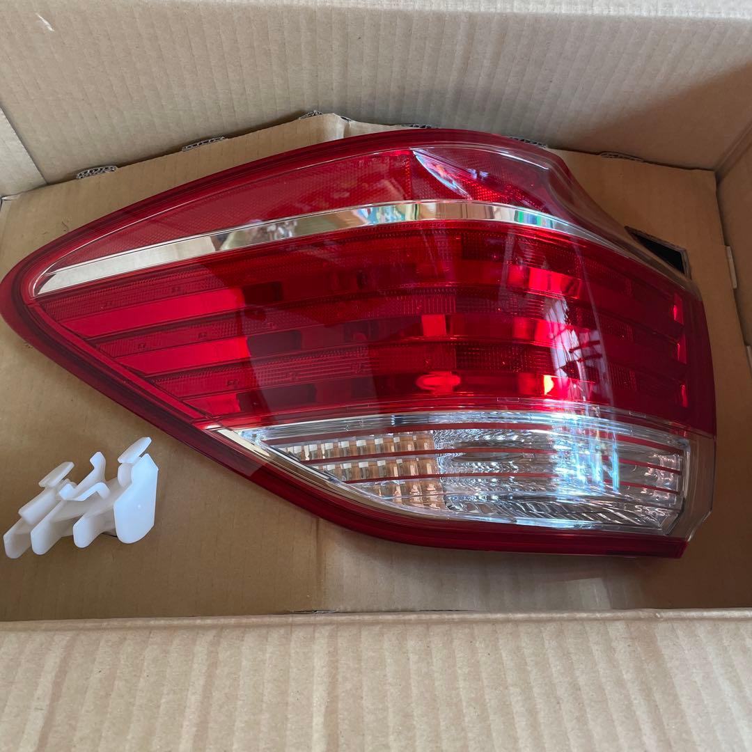 クラウン　GRS200 右テールランプ　ICHIKOH30-370