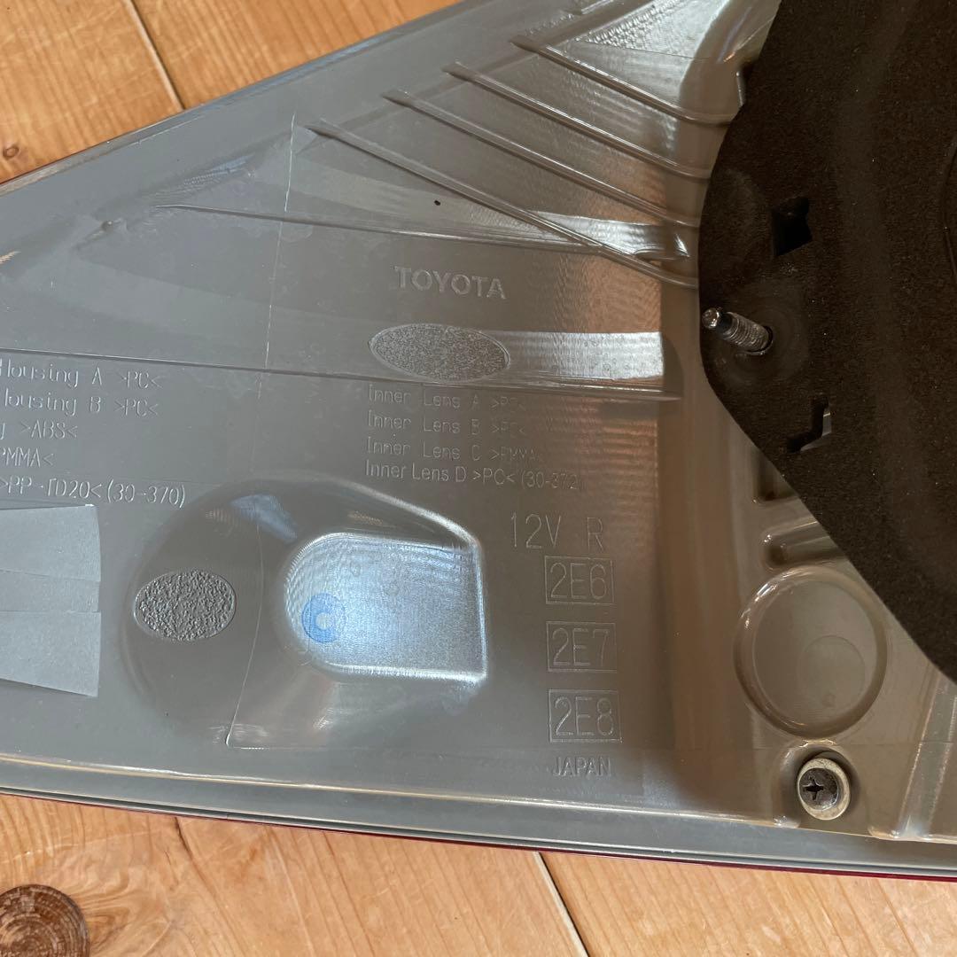 クラウン　GRS200 右テールランプ　ICHIKOH30-370