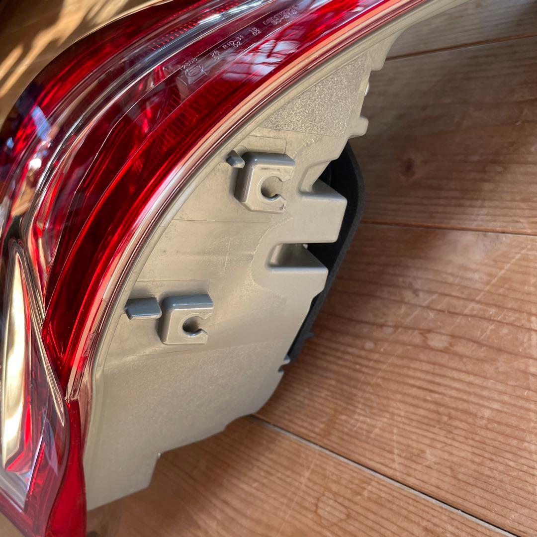 クラウン　GRS200 右テールランプ　ICHIKOH30-370