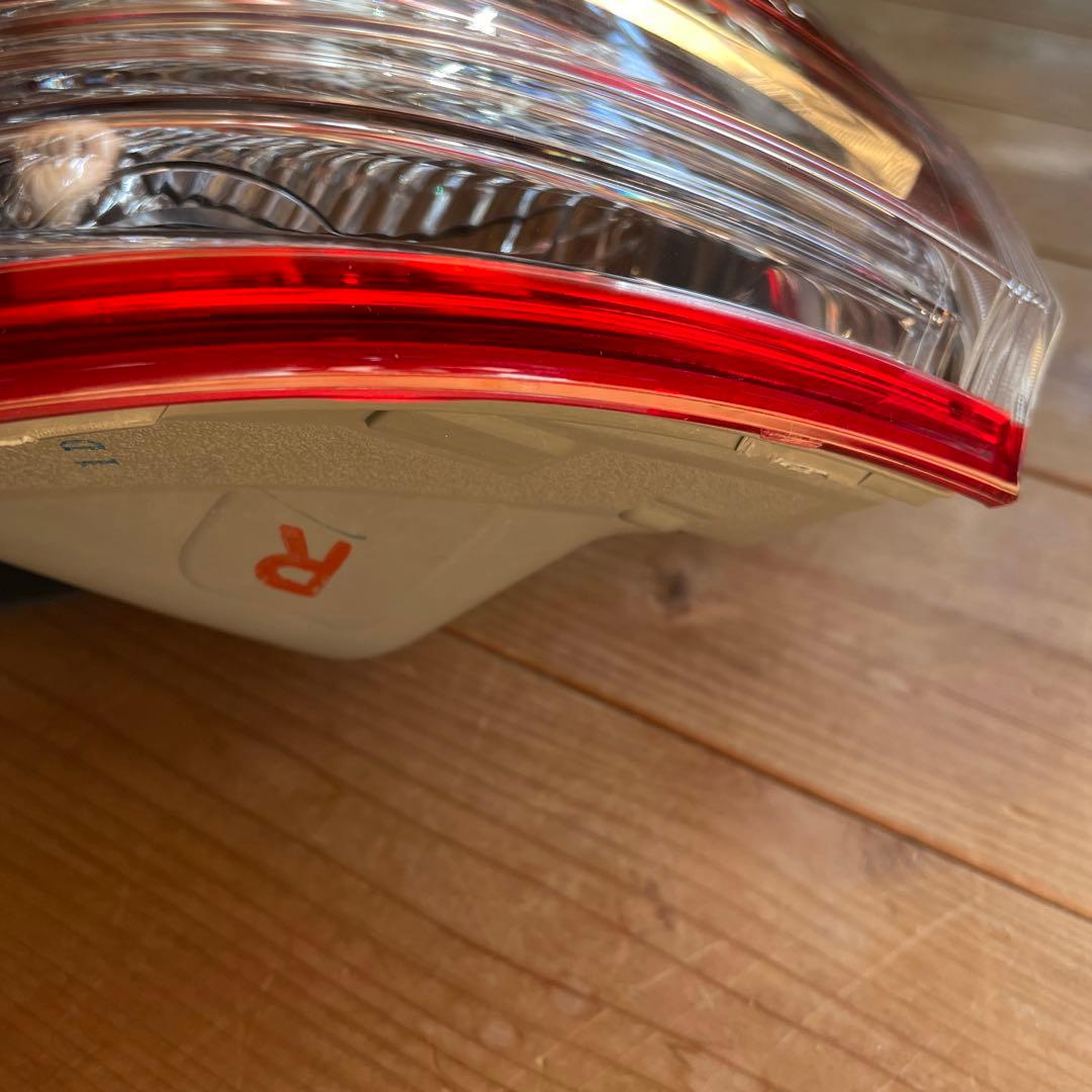 クラウン　GRS200 右テールランプ　ICHIKOH30-370