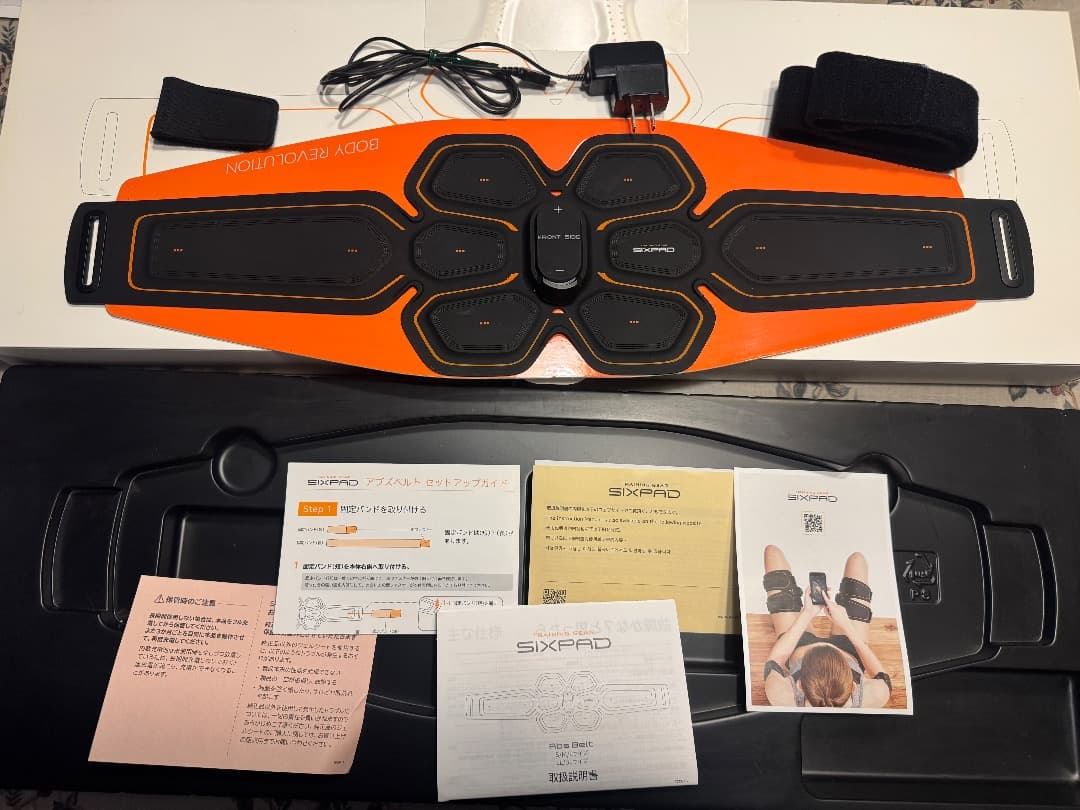 SIXPAD アブズベルト+純正アブズベルトジェル未使用３個をつけてのセットです