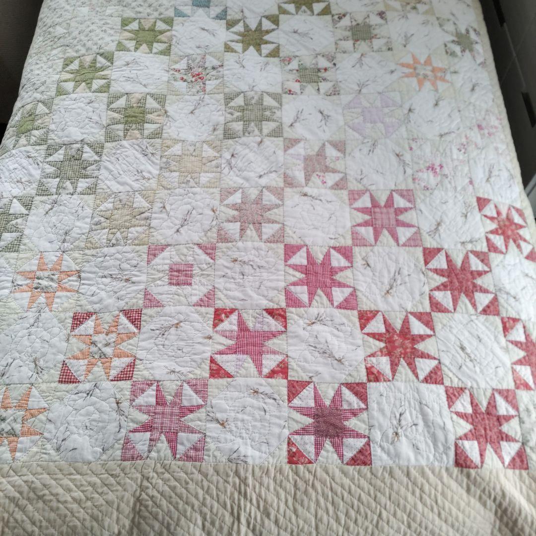 ✨イブニングスターグラデーションベッドカバー✨パッチワークキルト　ハンドメイド