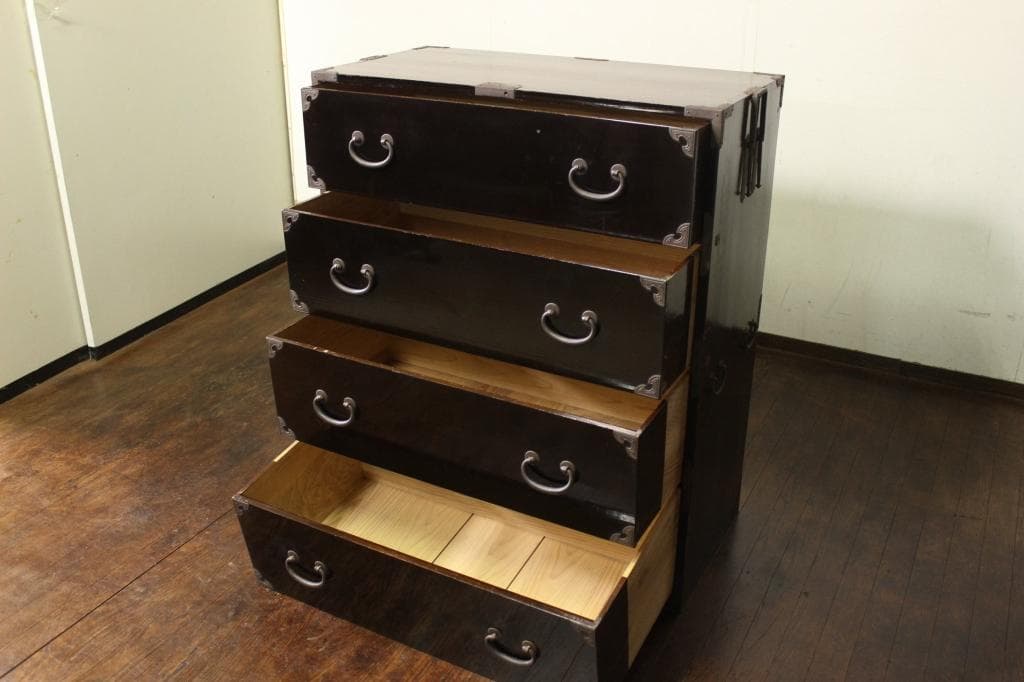 シンプルな四段引出しの時代箪笥 庄内箪笥/チェスト/古家具/古民藝/レトロ