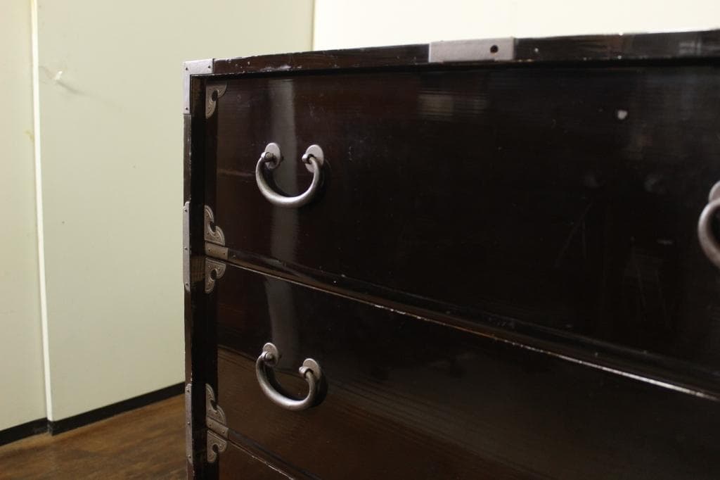 シンプルな四段引出しの時代箪笥 庄内箪笥/チェスト/古家具/古民藝/レトロ