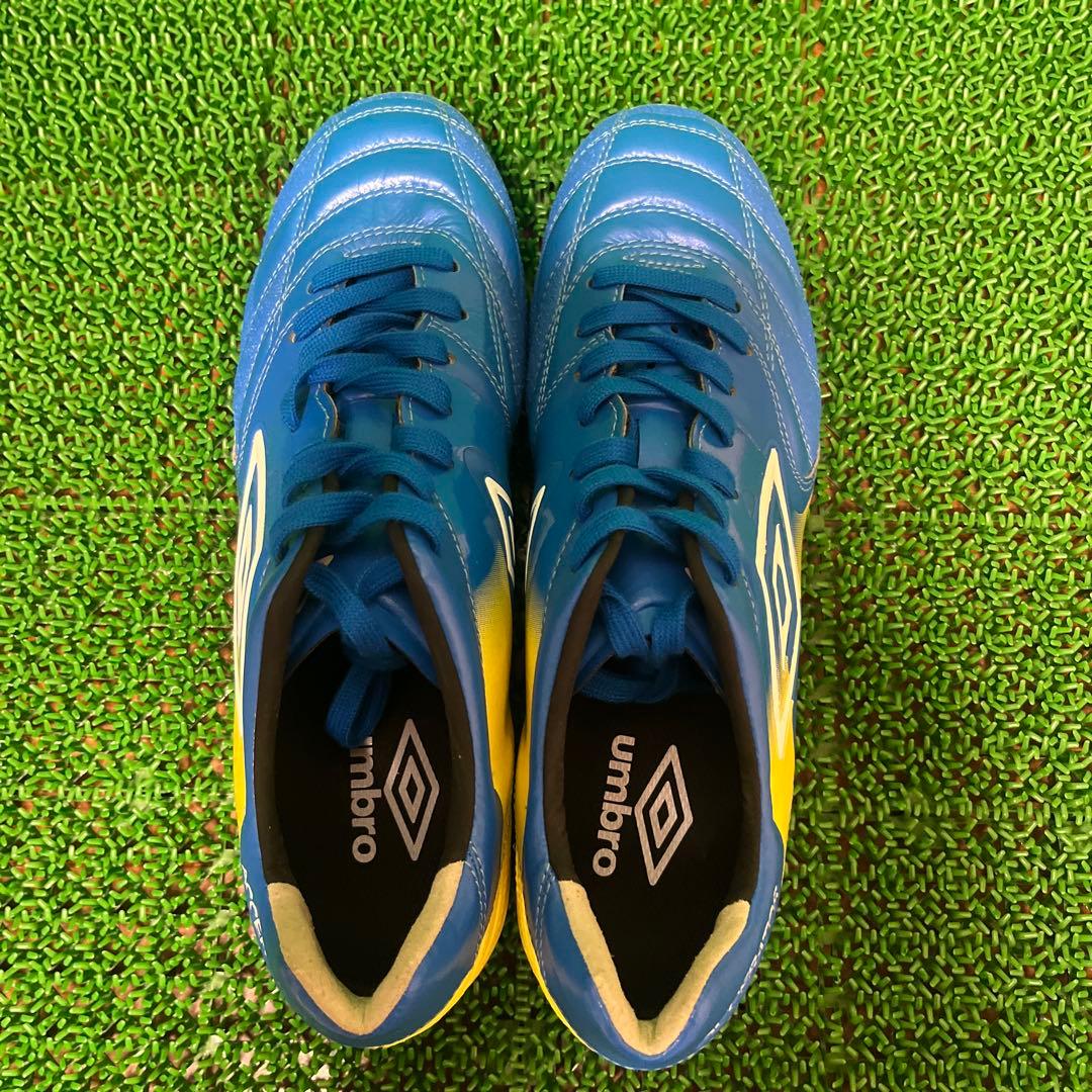 アンブロ サッカースパイク アクセレイター プロ(ブルー×イエロー)