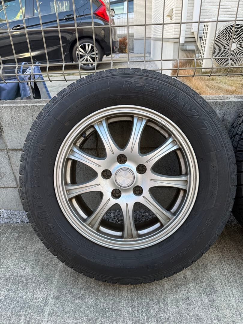 送料込み215/65R16 2022年製　溝7mm　アルミ付きスタッドレス