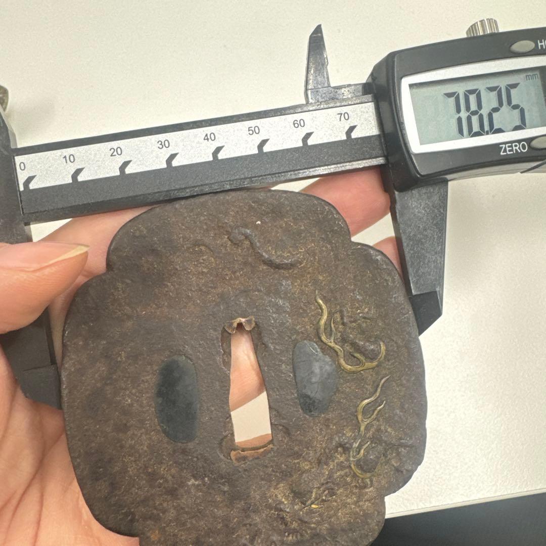 刀装具　龍模様の鍔