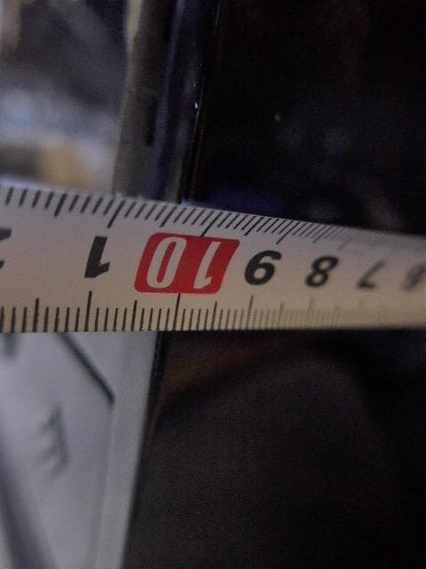 黒漆の象嵌の入った小引き出しです。韓国製です