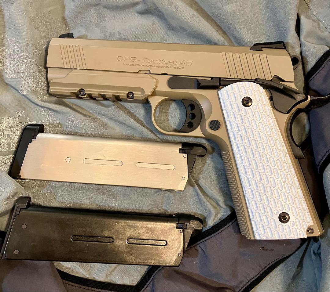 東京マルイ　ガスブロハンドガン　デザートウォーリア　スペアマガジン付き中古