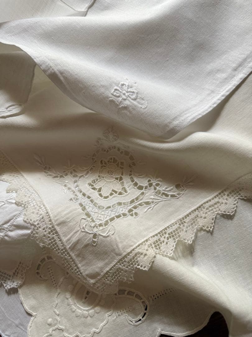 SALE❗️フランスアンティークஐ⋆*ホワイト刺繍レースのハンカチ・クロス