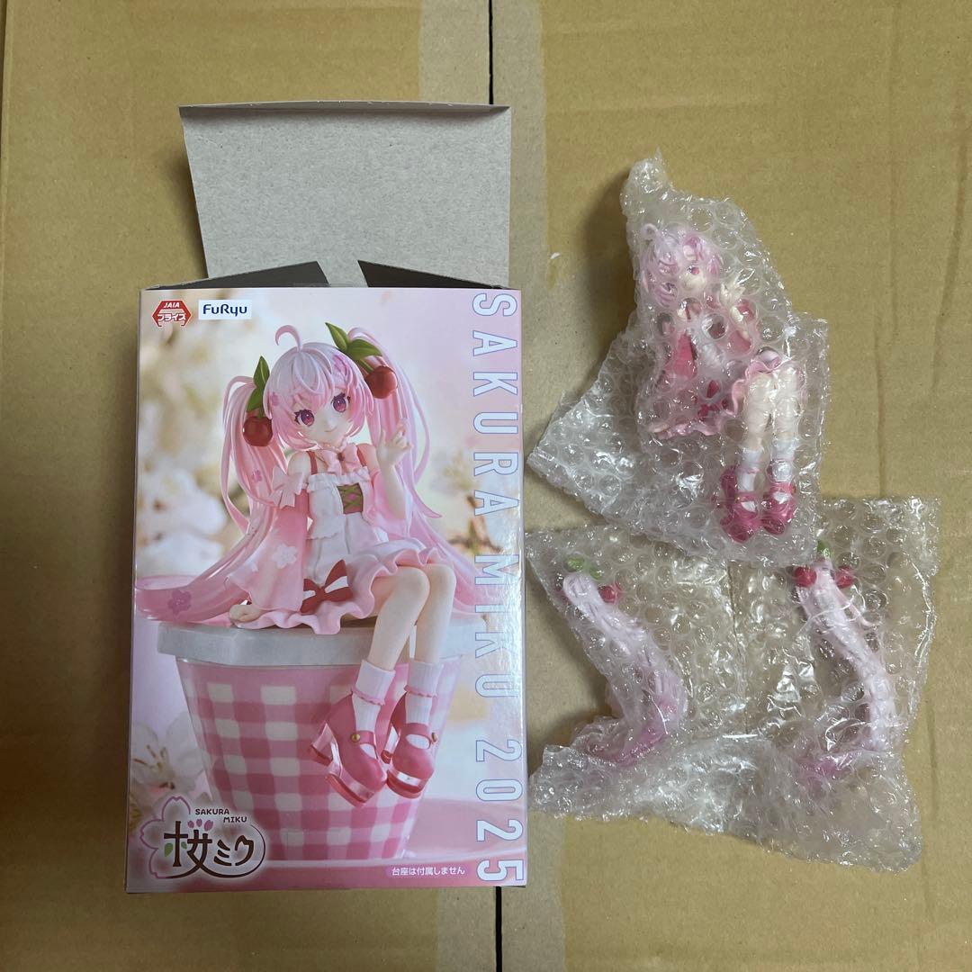 初音ミク・桜ミク 箱開封済みプライズフィギュア まとめ売り