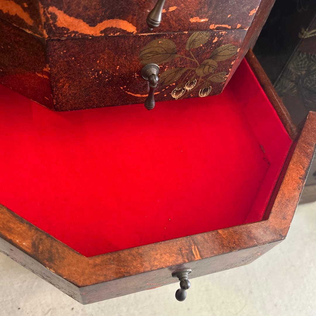 八角形の花鳥模様木製タンス　シノワズリ　引き出し　小箪笥