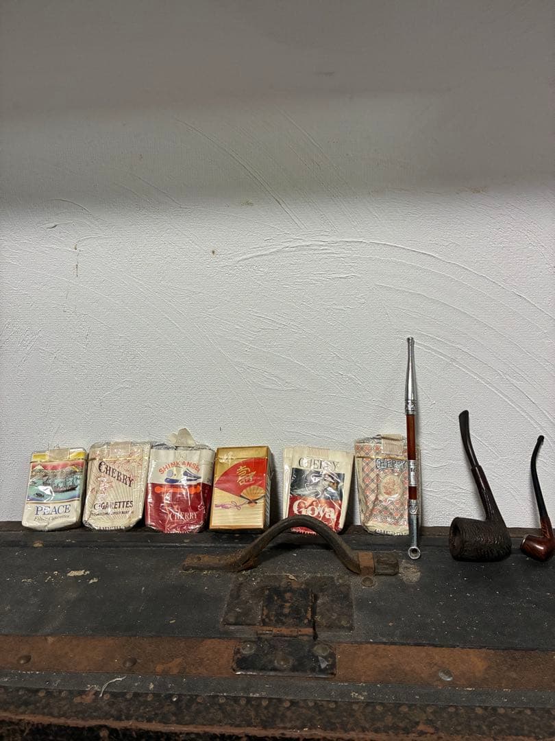 レトロ箱タバコパッケージとキセル