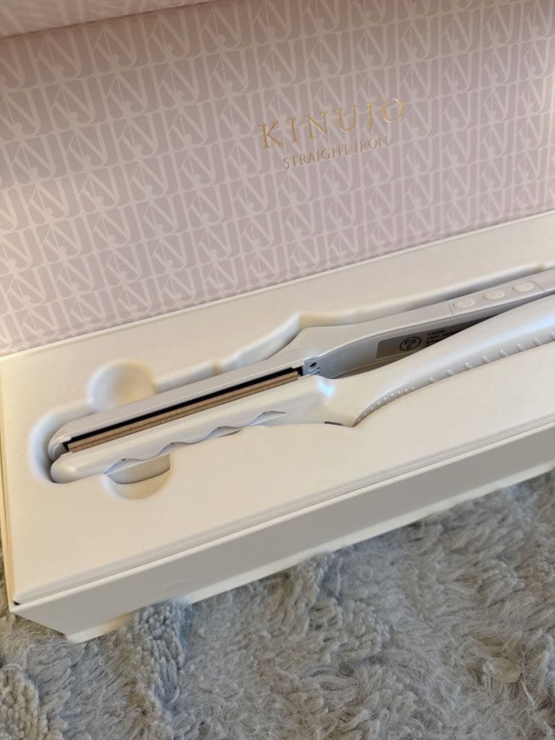 【極美品】 絹女　KINUJO ストレートヘアアイロン　LM225 ホワイト