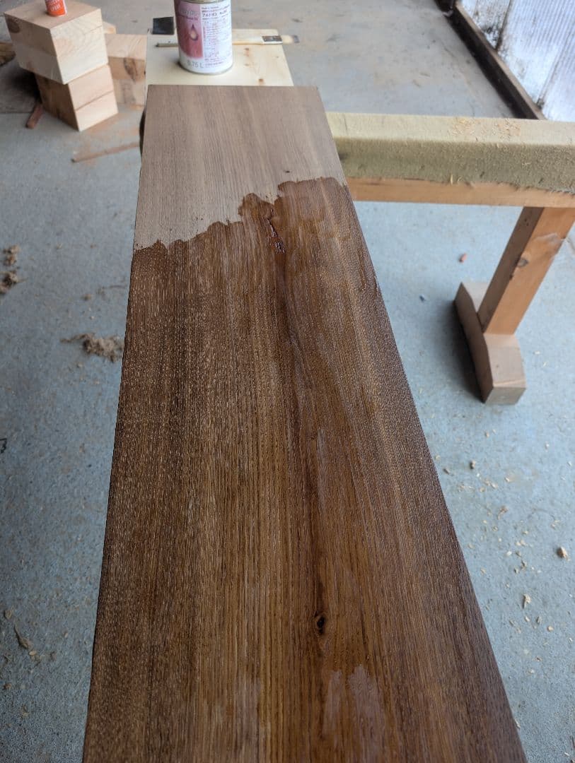 古材の栗一枚板　モダンな置台　ディスプレイスタンド