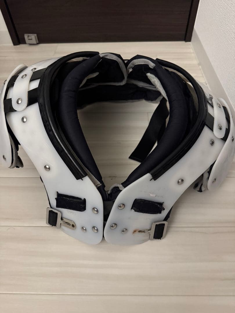 アメフト　ショルダー& DOUGLAS ショルダーパッド ホワイト/ブラック