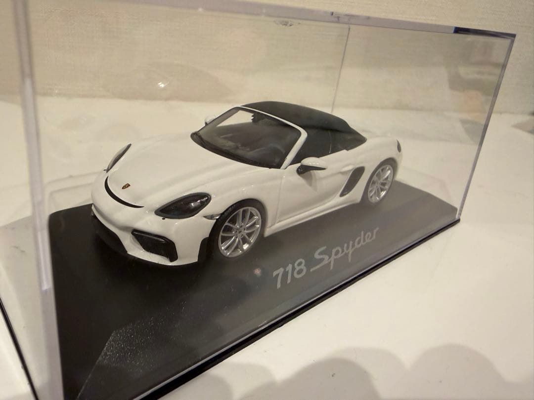 ポルシェ718スパイダー ミニカー ホワイト