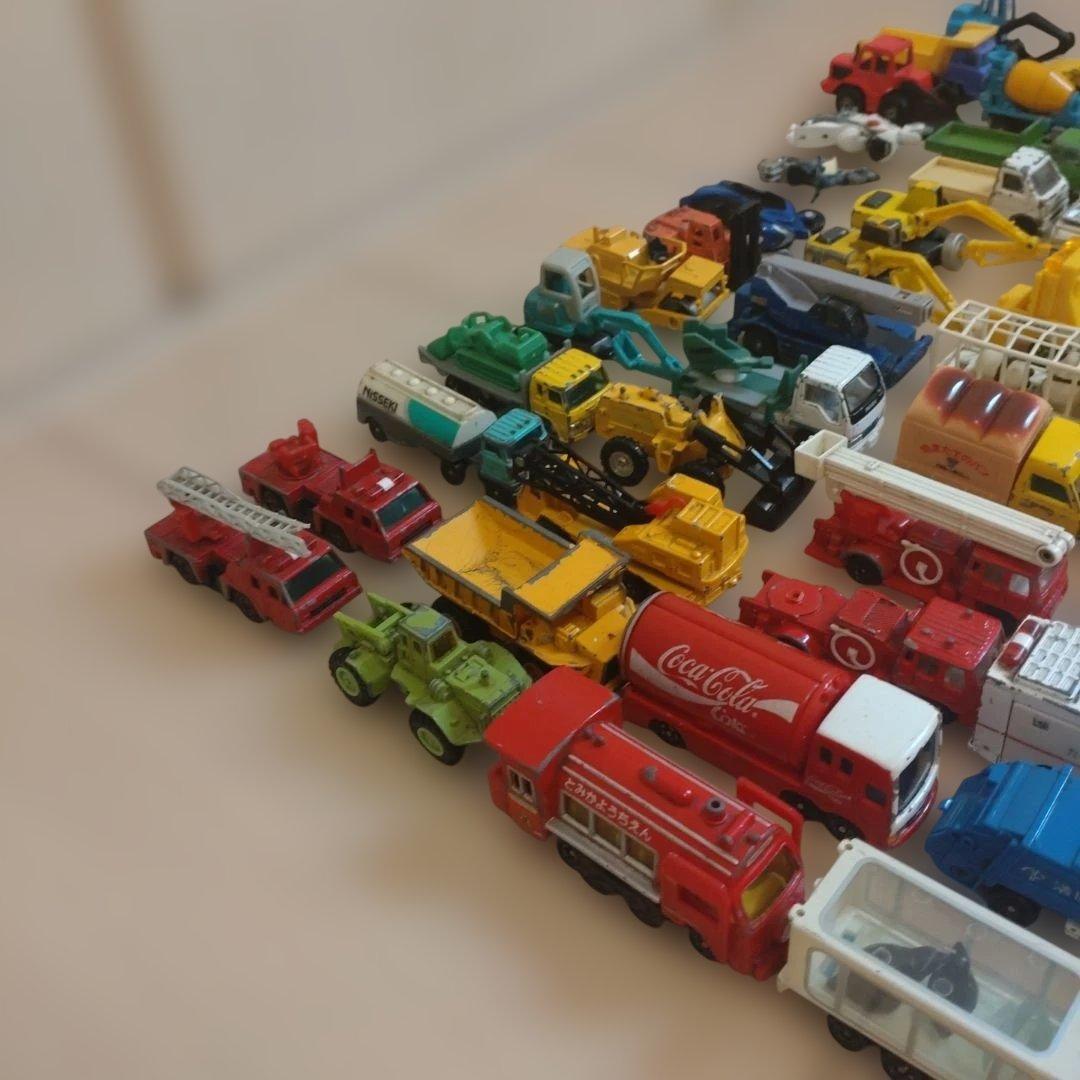 トミカ まとめ売り（トミカ１１１台＋バイク３台＋他メーカ－３台）ジャンク品