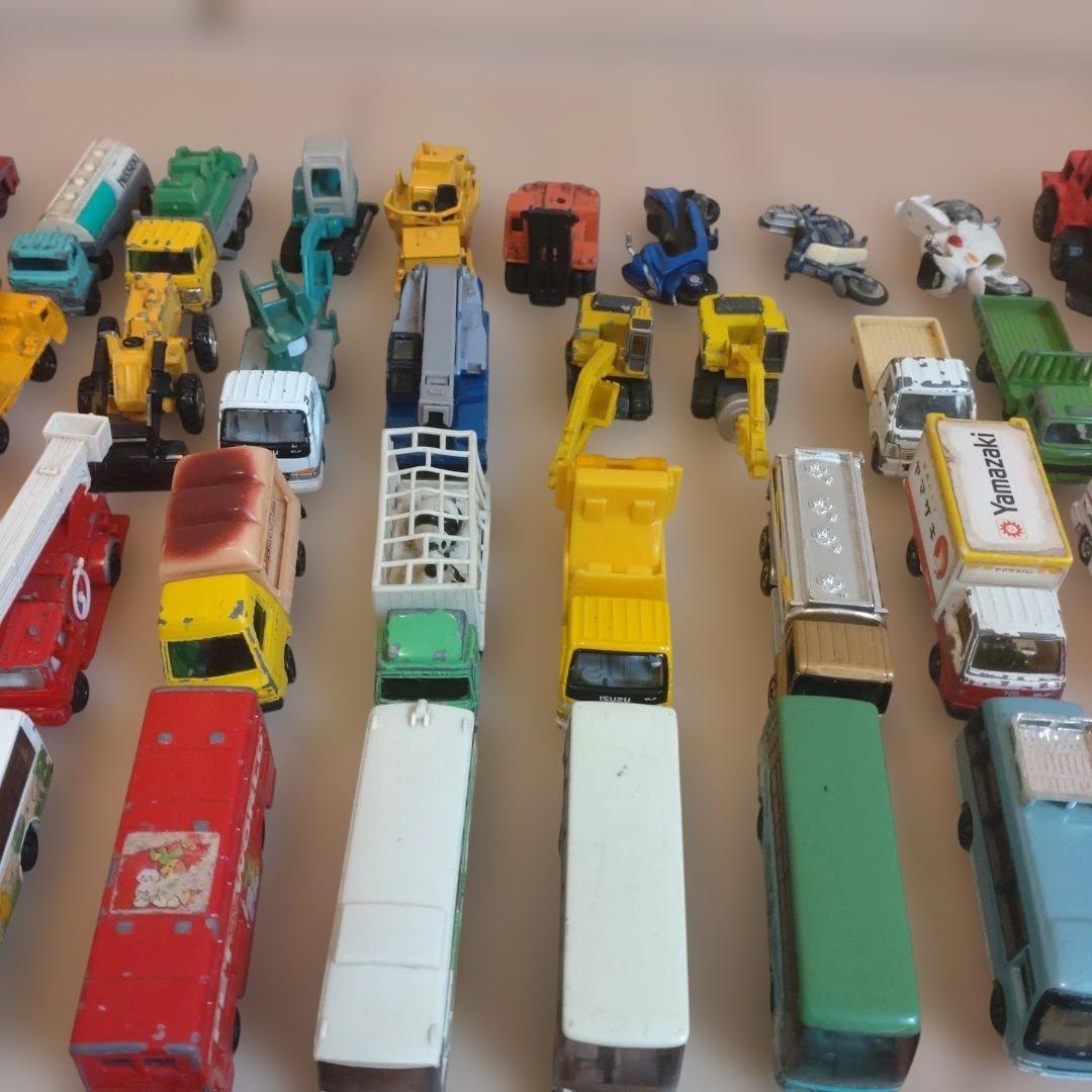 トミカ まとめ売り（トミカ１１１台＋バイク３台＋他メーカ－３台）ジャンク品