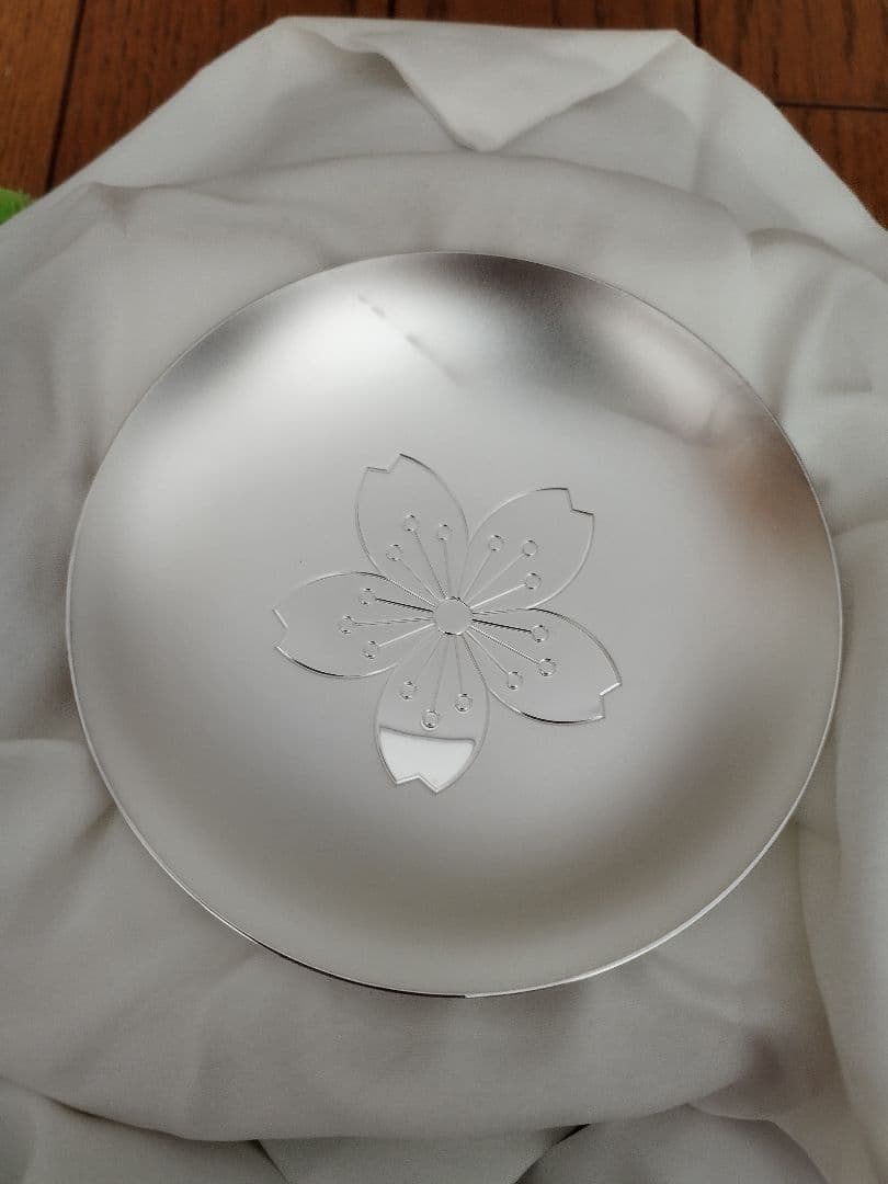 セ*セ様 銀杯　勤続記念　大蔵省造幣局製　桜紋　SILVER1000 桐箱入り