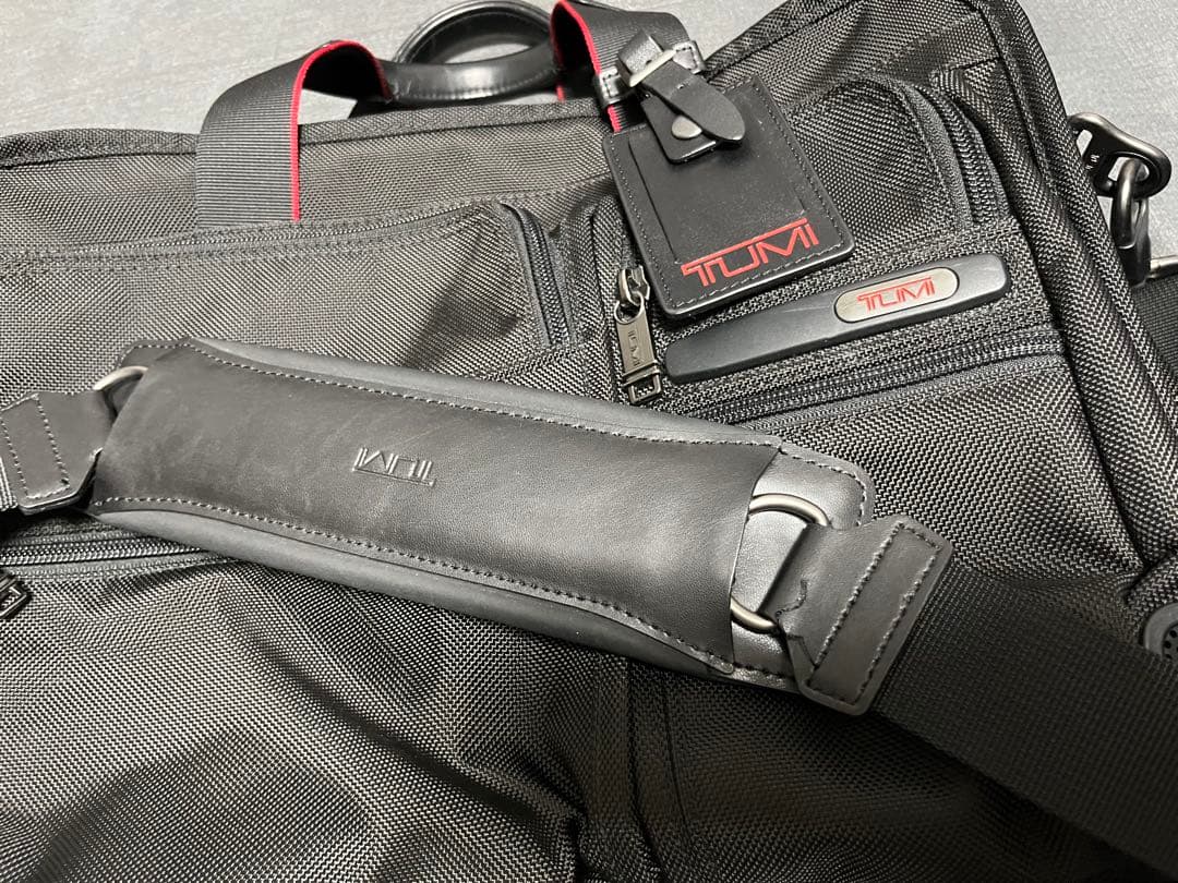 TUMI ブラック ビジネスバッグ　美品
