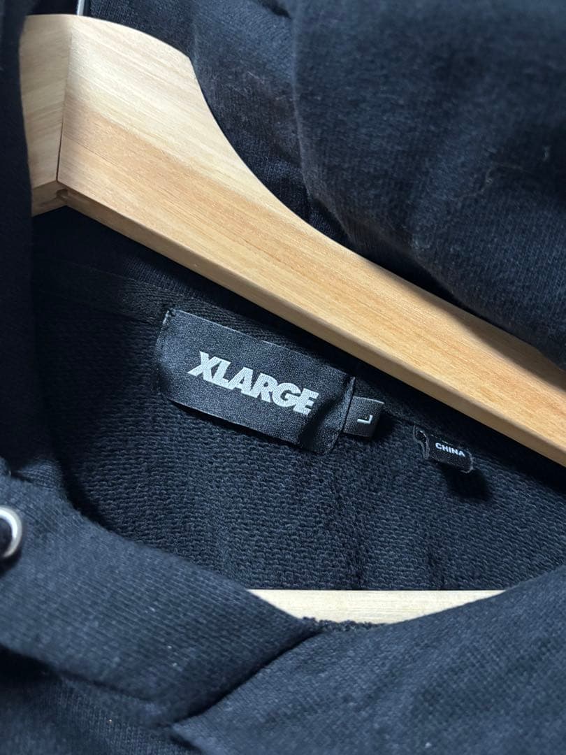 XLARGE 黒色 フラワー刺繍 パーカー