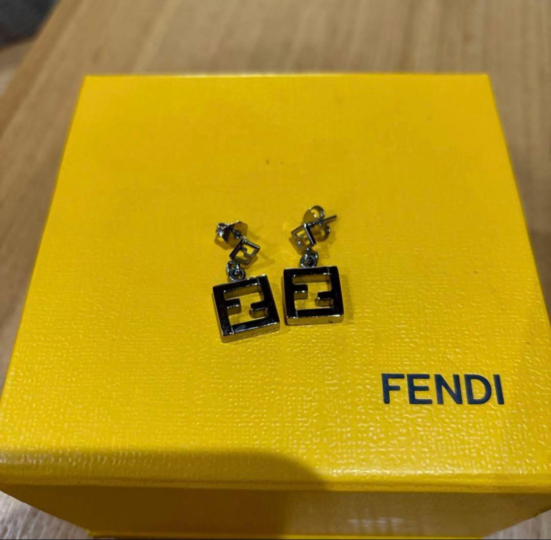 FENDI ピアス 両耳