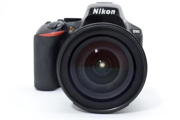 Nikon D5600 AF-S 18-135mmレンズセット　SDカード付